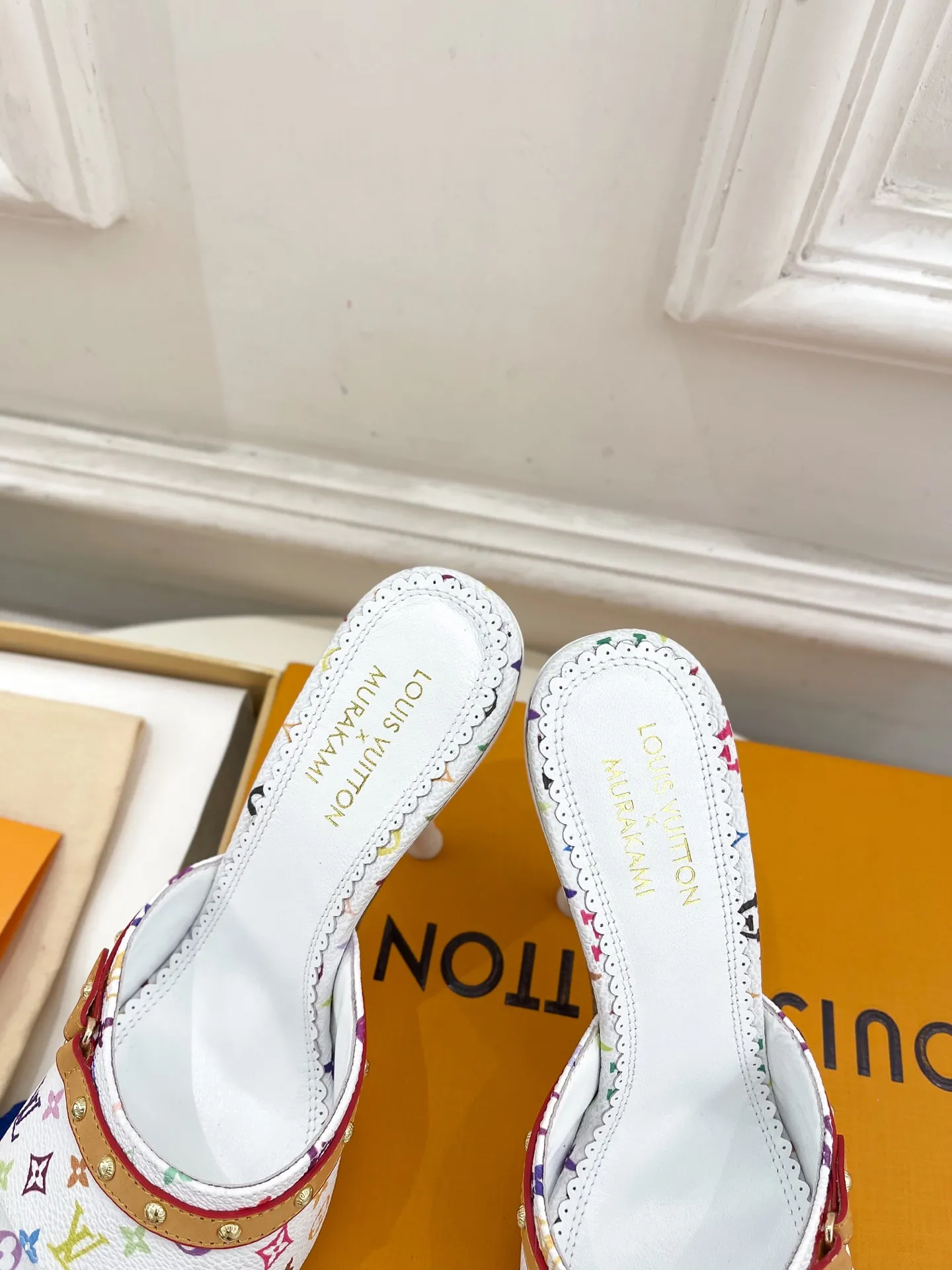 👟👟Ex-factory price 580👟👟 LV | Louis Vuitton 25𝐬𝐬 🧡💚2025 early spring new top version‼ ️The original version is the same. The counter features the latest LV Full of high-end feel! A popular model among bloggers at home and abroad, it’s retro and fashionable and looks amazing on your feet! Mainly recommended models on the official website★ ━━━━━ ЅᏇєєt ━━━━━ ▪️Upper: high-custom rainbow-colored presbyopia leather ▪️Lining: imported sheepskin ▪️Outsole: original Italian leather outsole ▪️Heel height: 5.5cm / 9.5cm ▪️Shoe size: 35-39 (34, 40, 41, 42 customized)